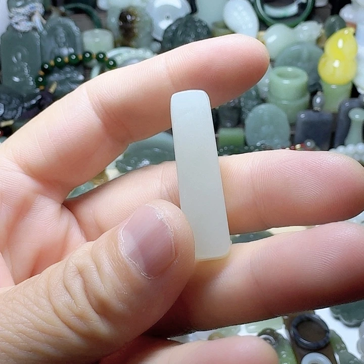 和田玉（青玉）未镶嵌珠宝奇石