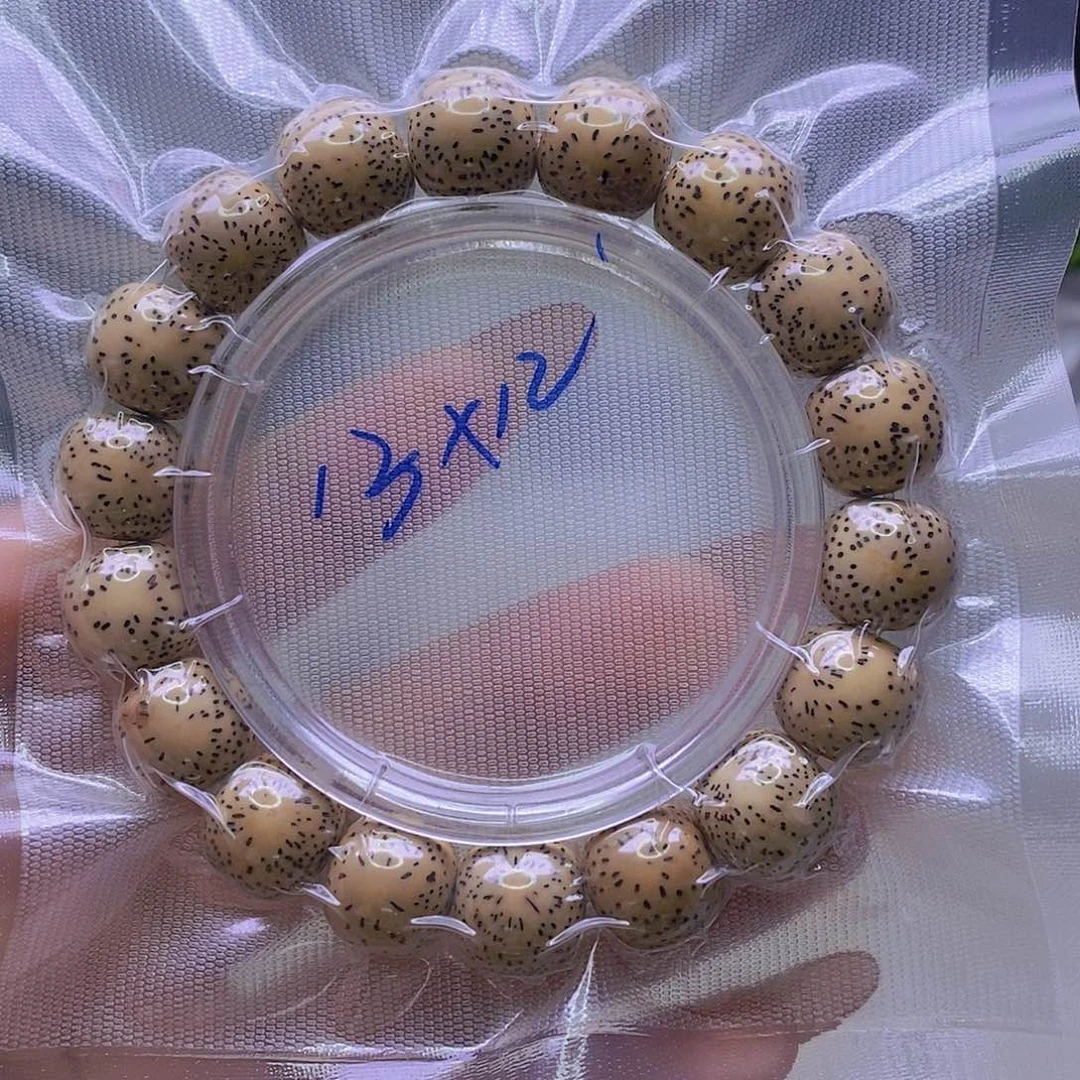 星月菩提吊坠鸡油黄