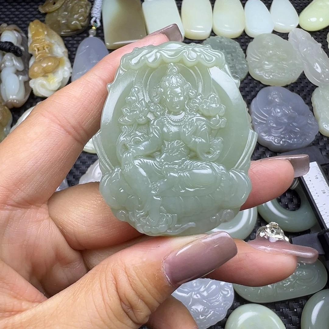 走****和田玉足银镀金镶嵌颈饰卡52.8