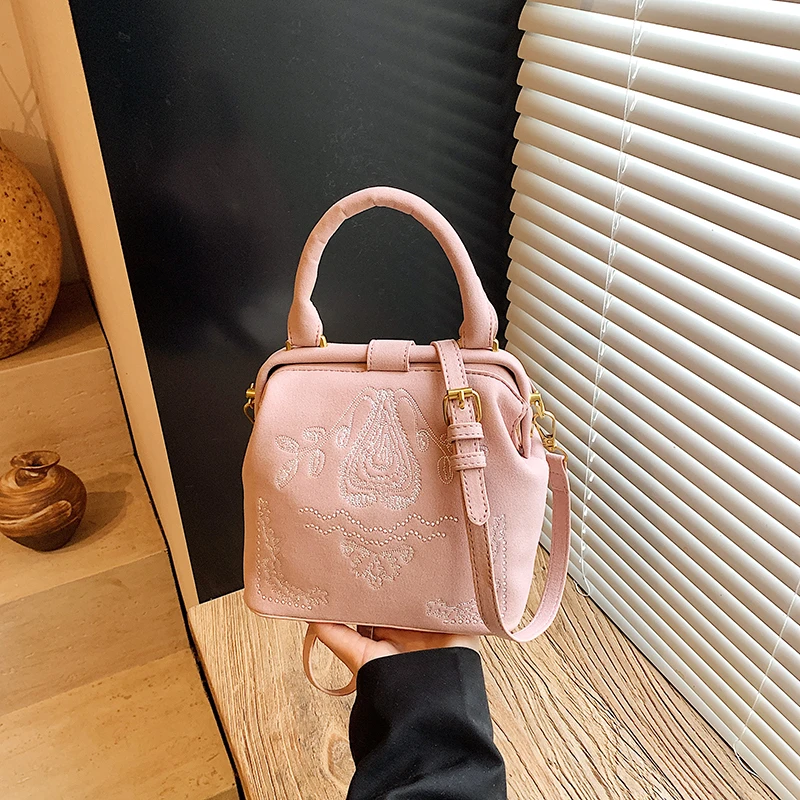 复古民族风包女包休闲包包2025新潮质感单肩斜挎包冬季过年手提包