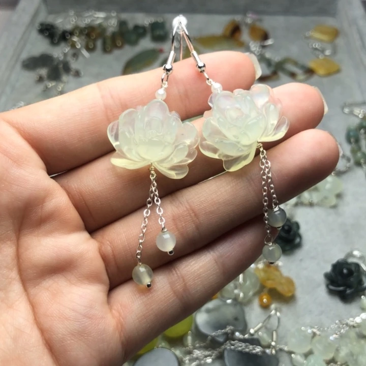 蛇纹石玉耳饰合金