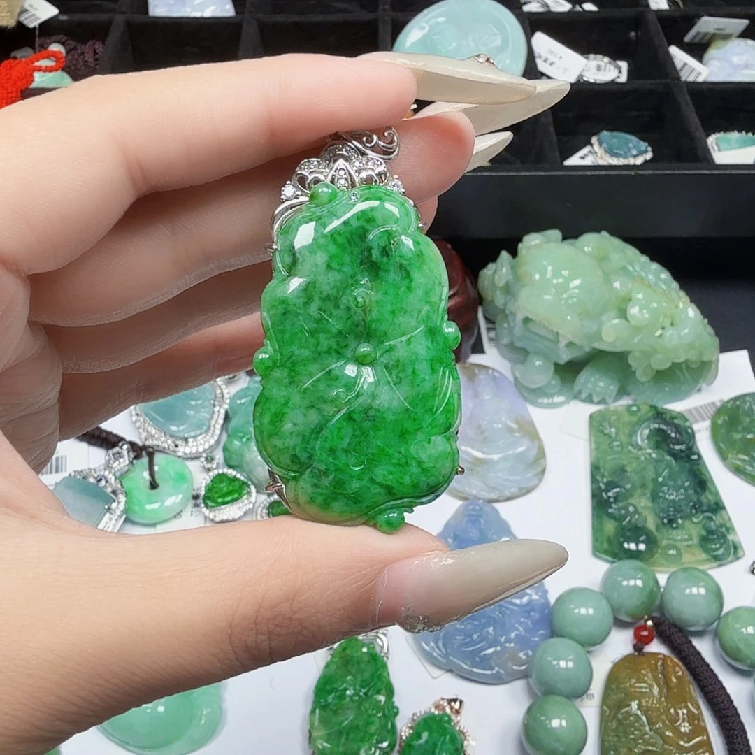 翡翠未镶嵌颈饰翡翠