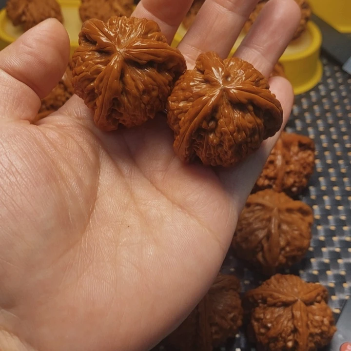 文玩核桃把件梁*鸿工艺