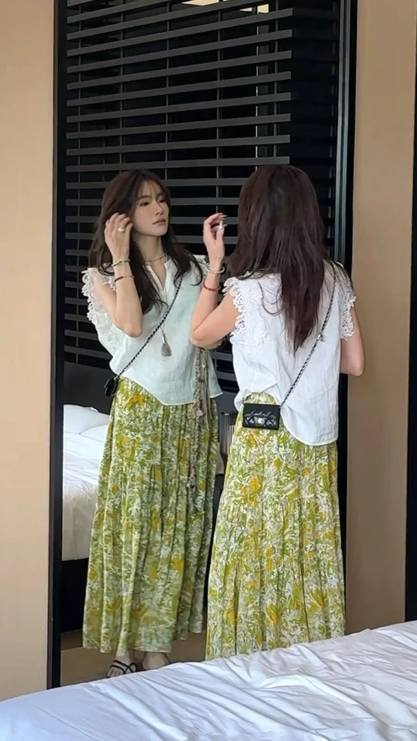 夏季流行穿搭一整套女2025新款韩版白色蕾丝衬衫碎花半身裙两件套