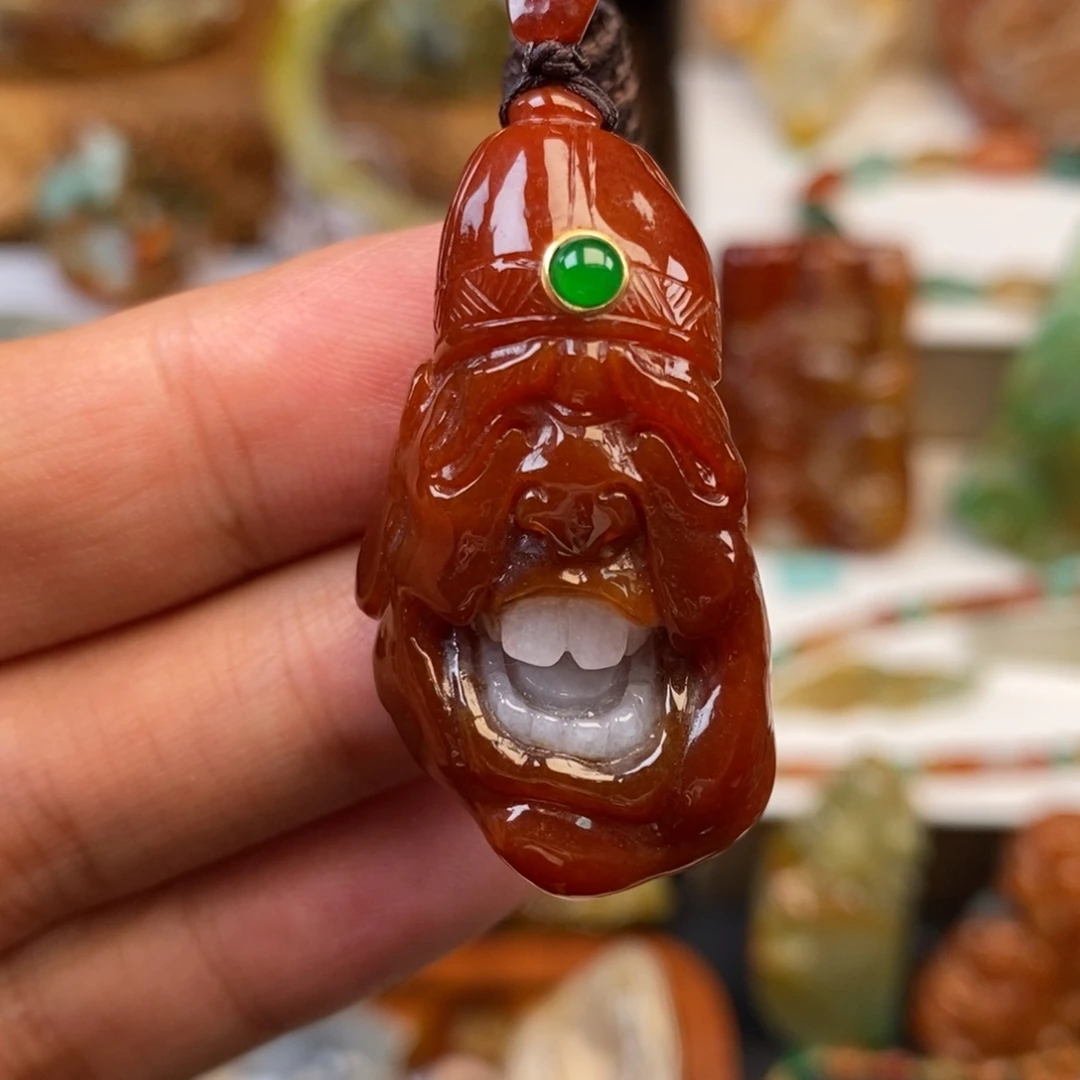 翡翠未镶嵌颈饰人逢喜事