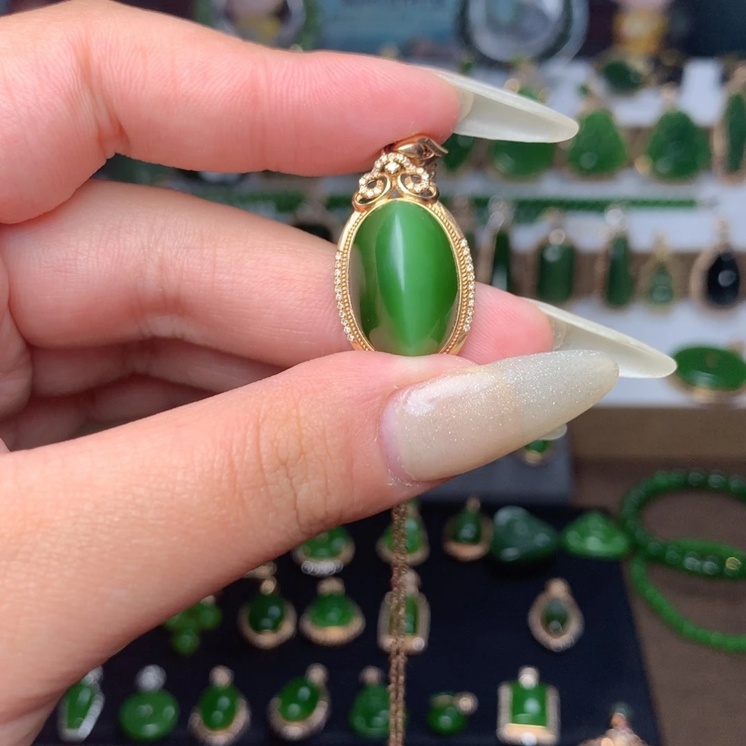 和田玉（碧玉）吊坠18K金镶嵌