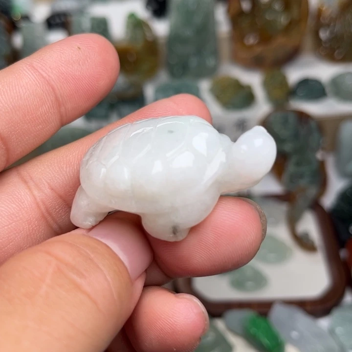 颈饰未镶嵌翡翠乌龟