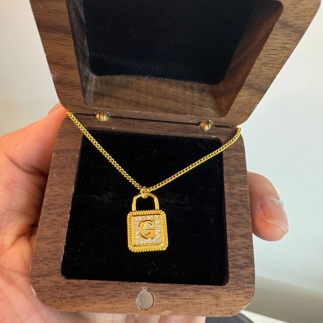 非金属合成锆石项链 锁头字母项链轻奢法式