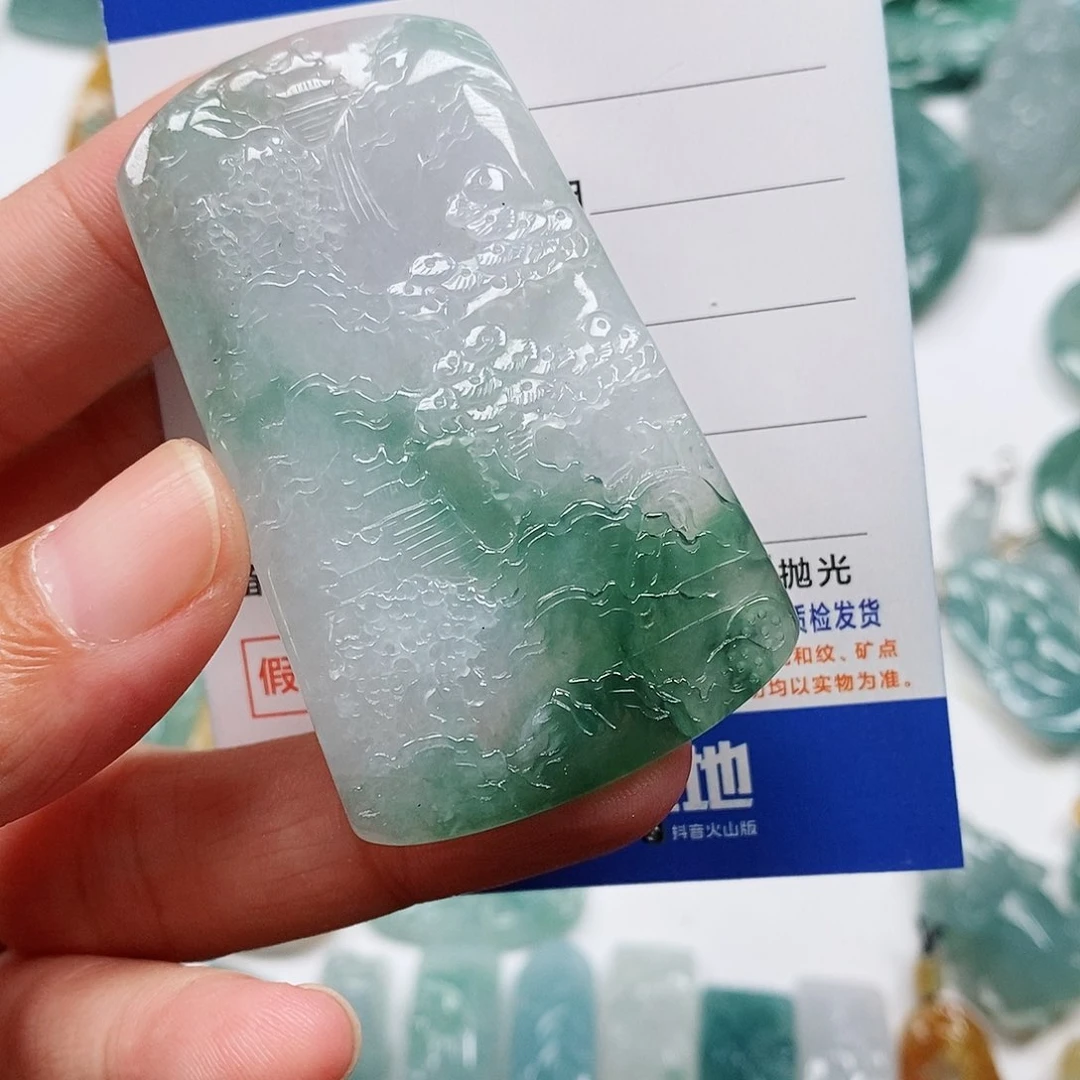 翡翠未镶嵌颈饰山水