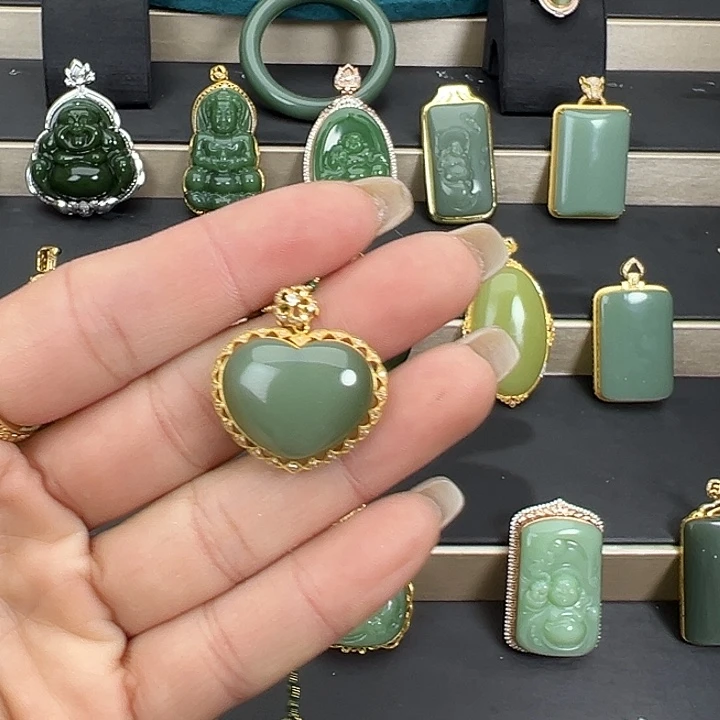 和田玉18K金镶嵌颈饰