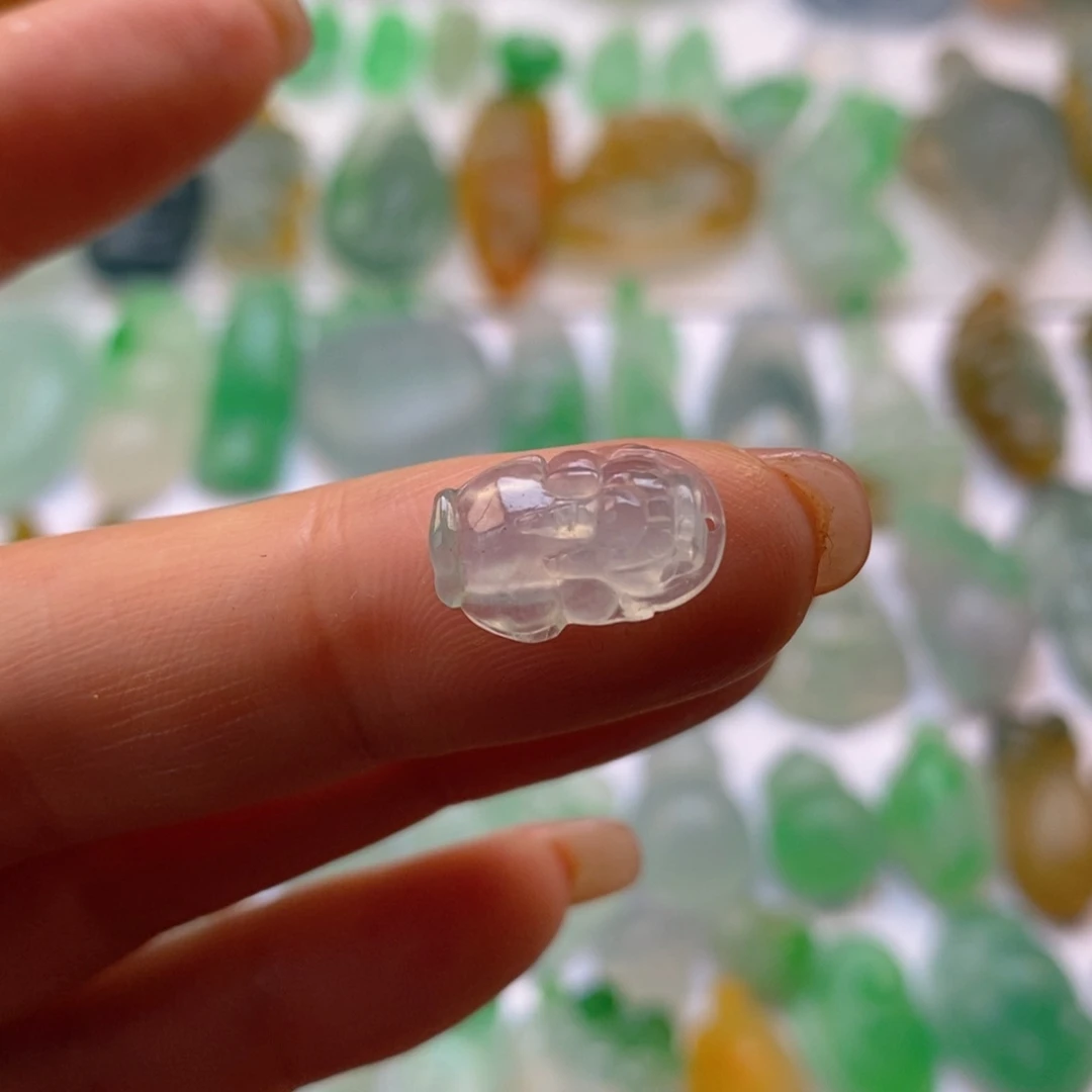 翡翠未镶嵌颈饰貔貅