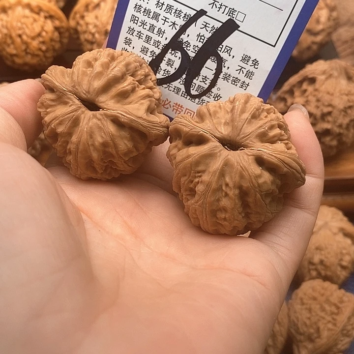 吊坠桃核元宝狮子头40