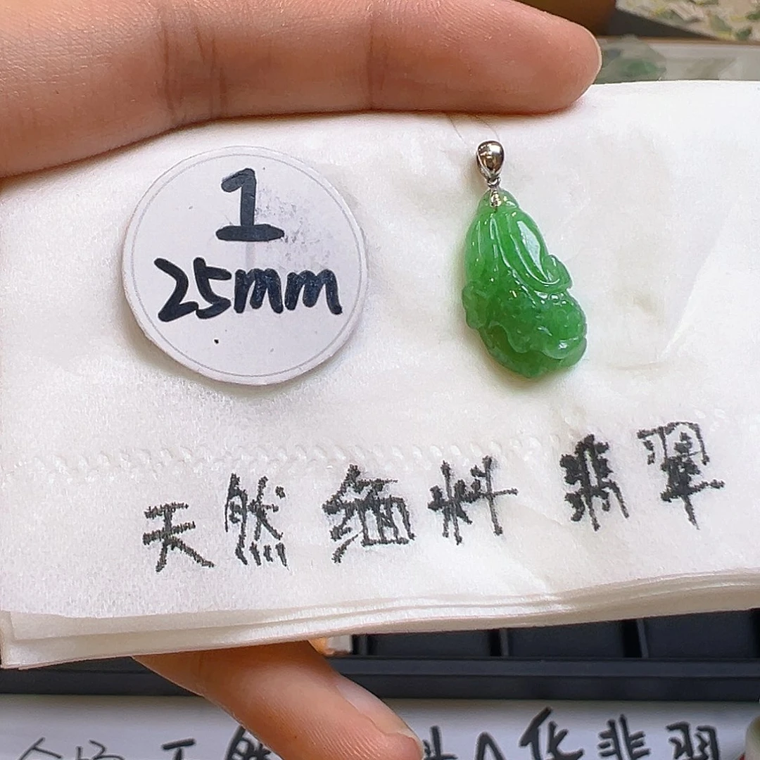 翡翠颈饰18K金镶嵌翡翠