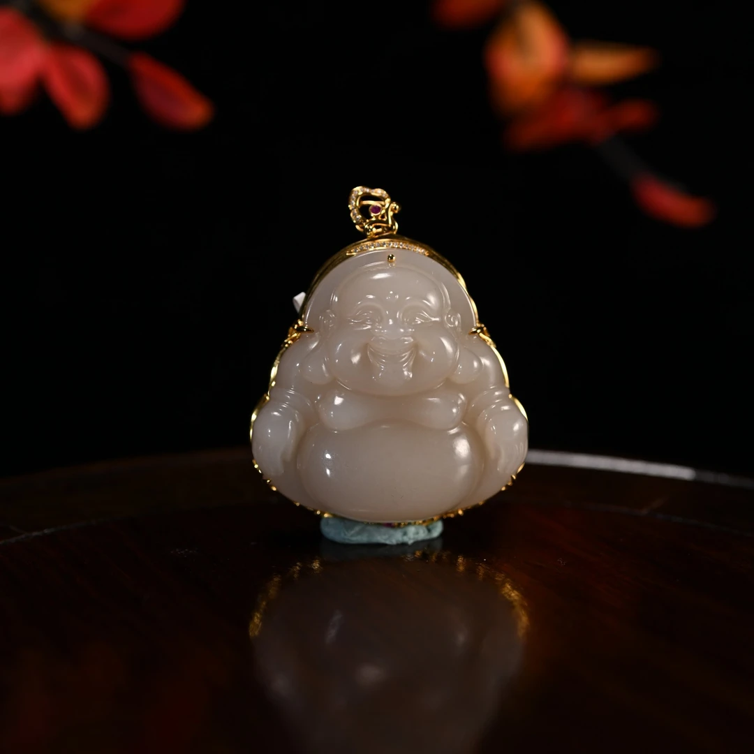 Lot 8831 2512080101和田玉藕粉弥勒佛挂件/保利