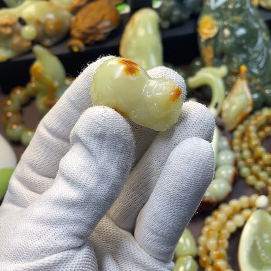 岫岩老玉（透闪石质玉）未镶嵌颈饰