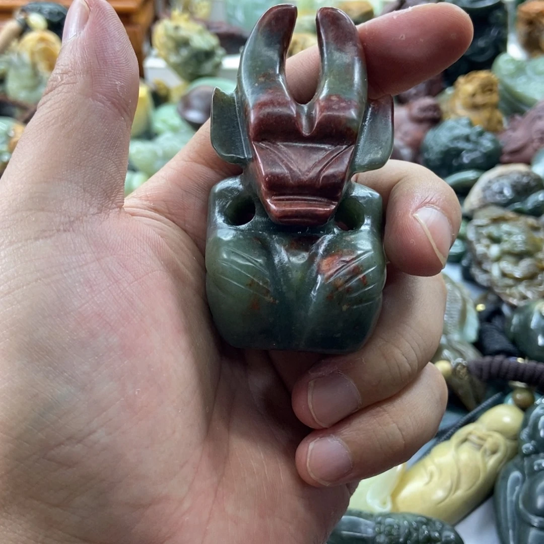喜***康未镶嵌岫岩河磨玉（透闪石质玉）把件
