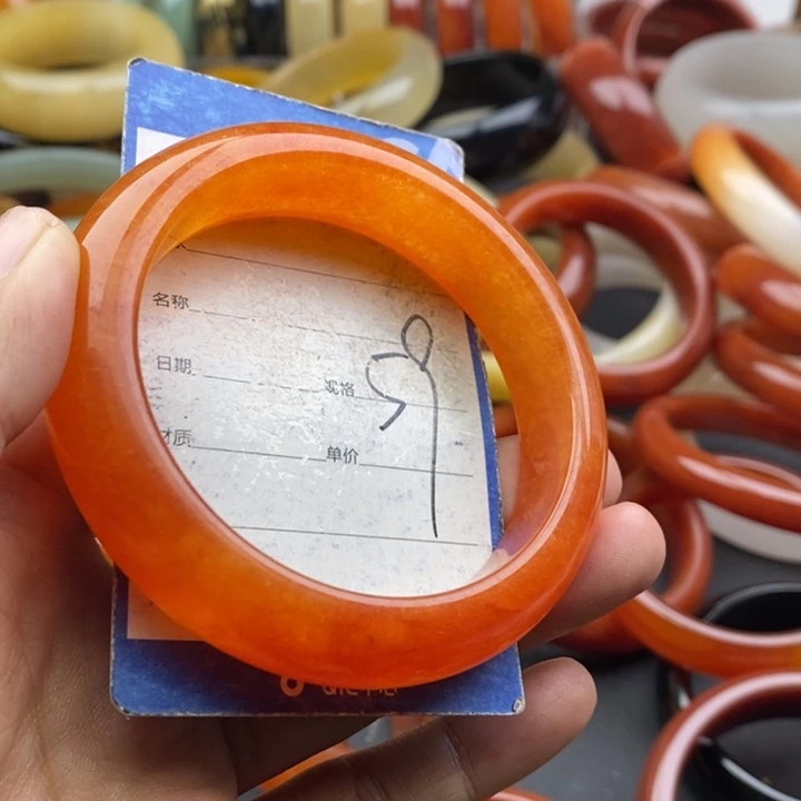 未镶嵌手镯石英质玉