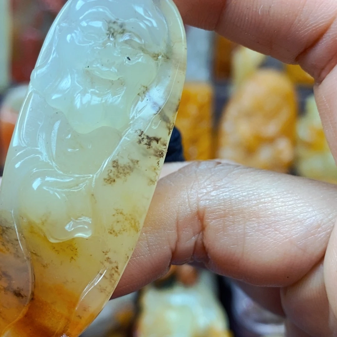 石英质玉（黄龙玉）未镶嵌颈饰
