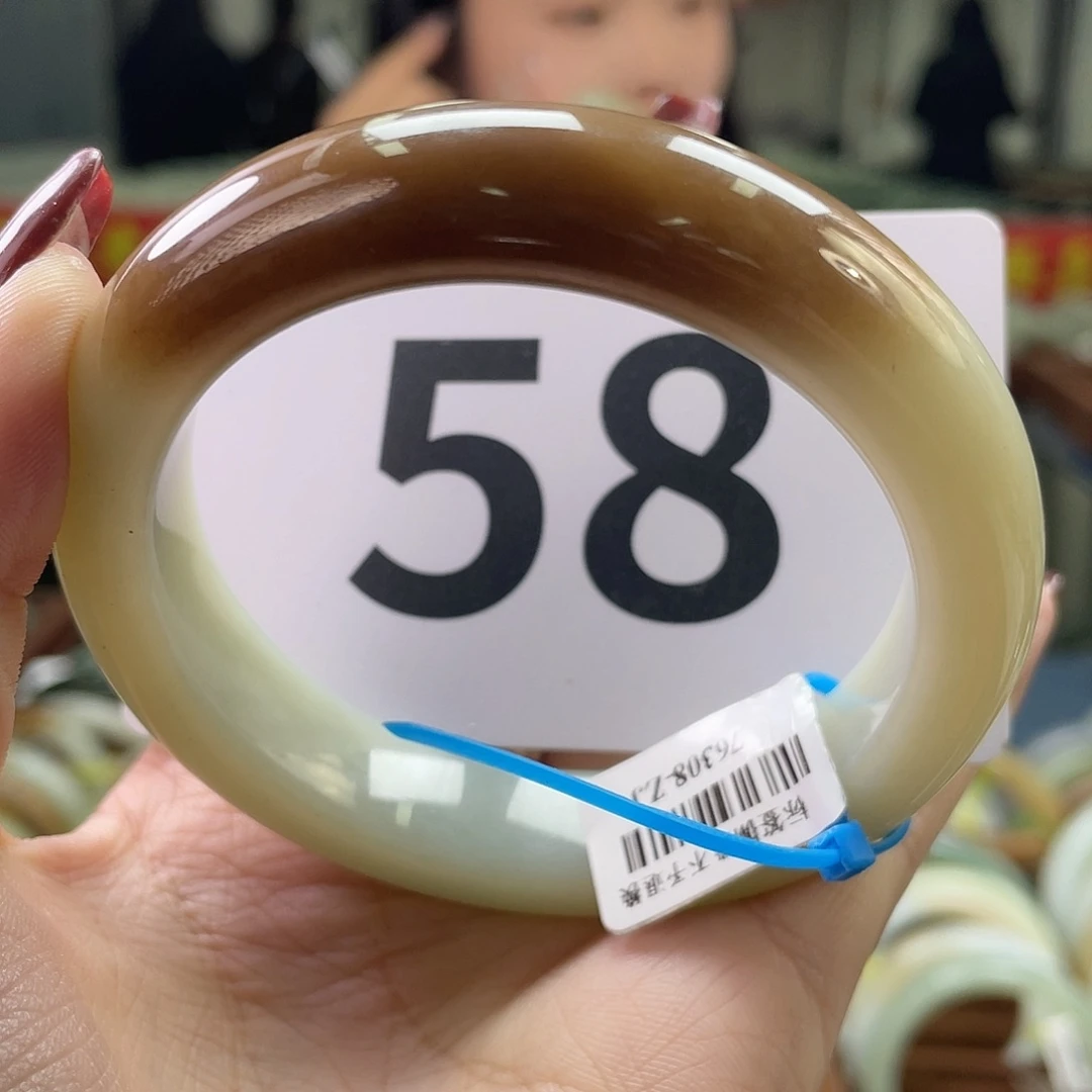 和田玉手镯未镶嵌秋**边