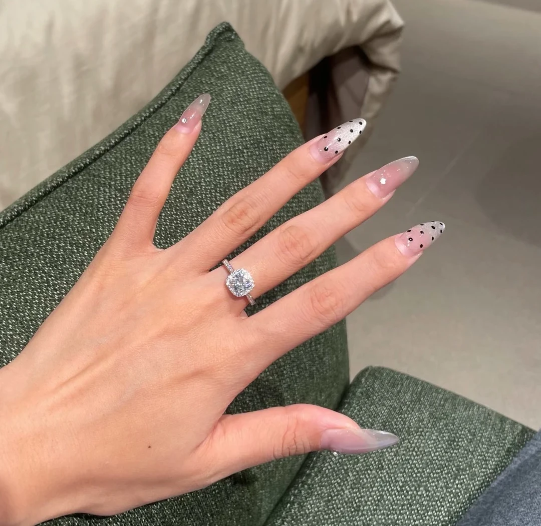 中云之公主小方包0.5Ct