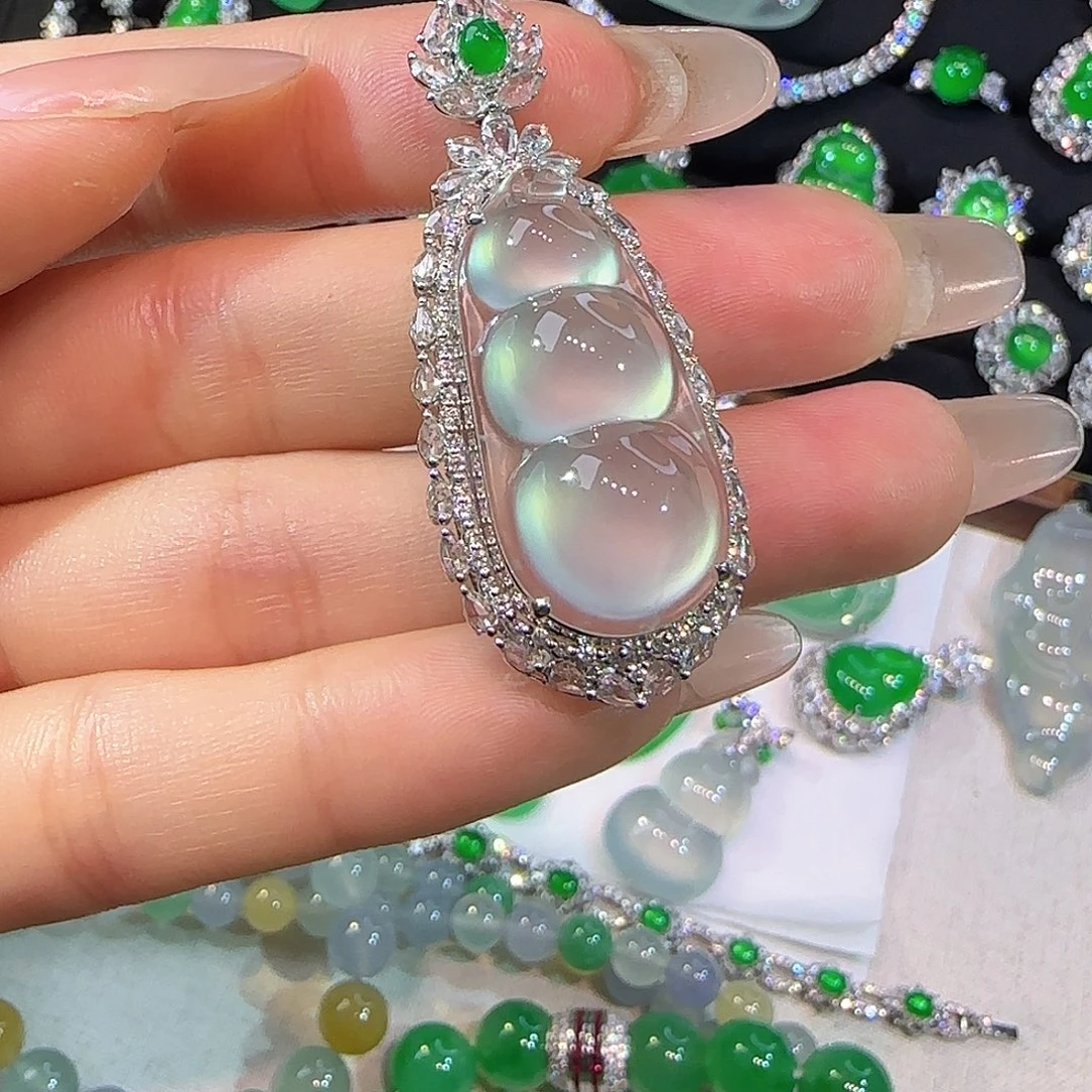 翡翠18K金镶嵌戒指