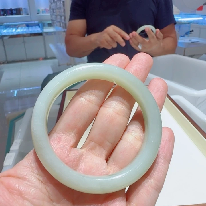 未镶嵌手镯和田玉186
