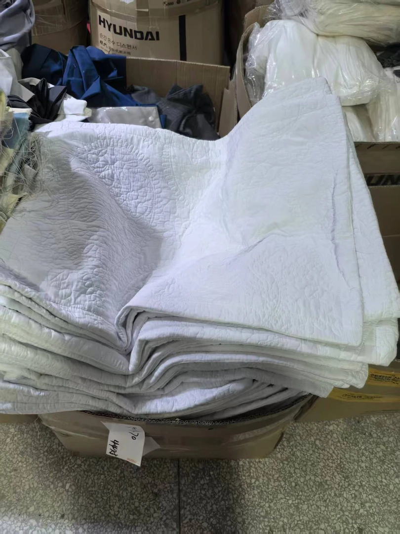 《厚广家》3楼50×70白色超软水洗棉绗缝枕套 发1对