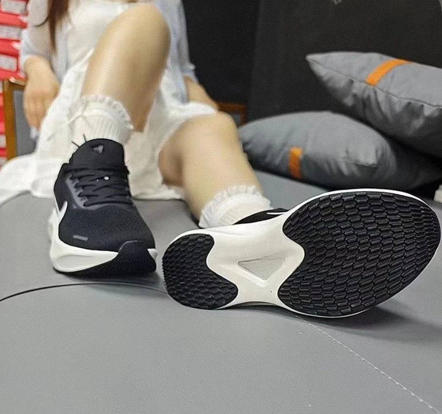 [运费险]断码时尚百搭透气潮鞋男女情侣款耐磨运动鞋 ccc