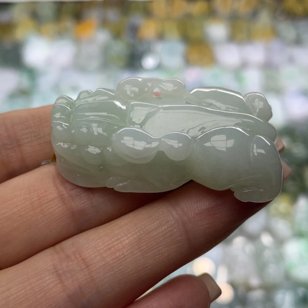 翡翠未镶嵌颈饰貔貅