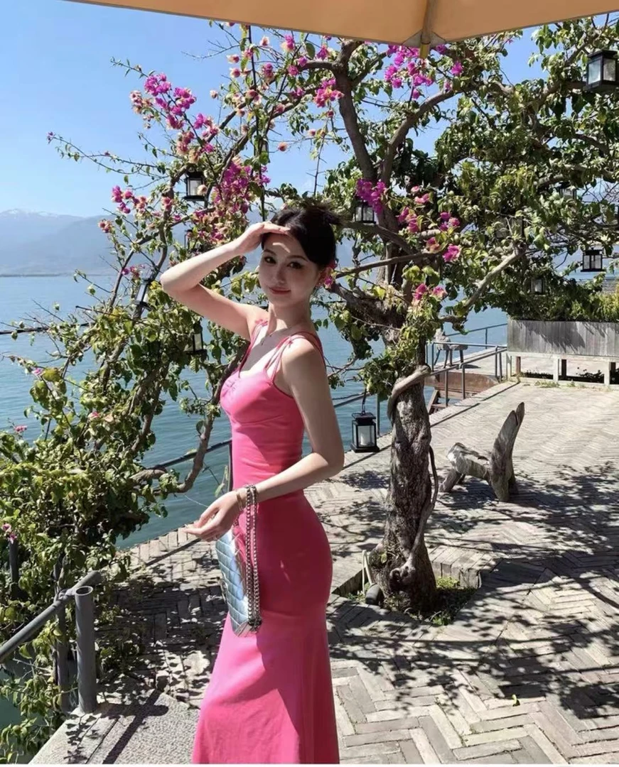 7077夏季法式甜美辣妹修身显瘦露背包臀鱼尾设计感吊带连衣裙女