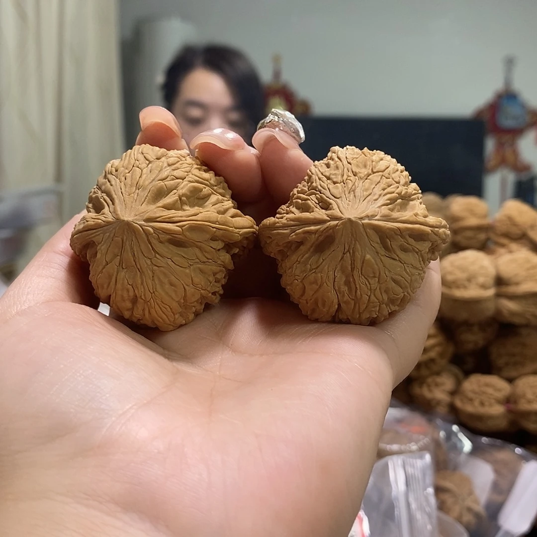 把件文玩核桃43绣球有水尖