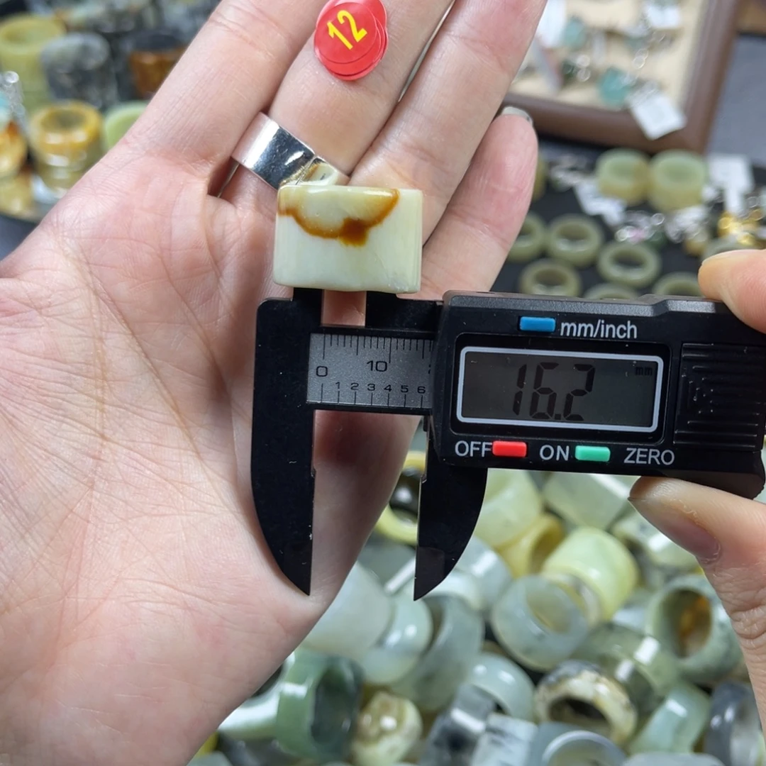 蛇纹石玉未镶嵌戒指