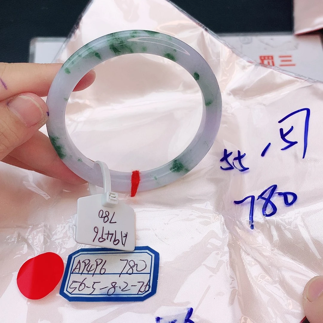 翡翠手镯未镶嵌翡翠