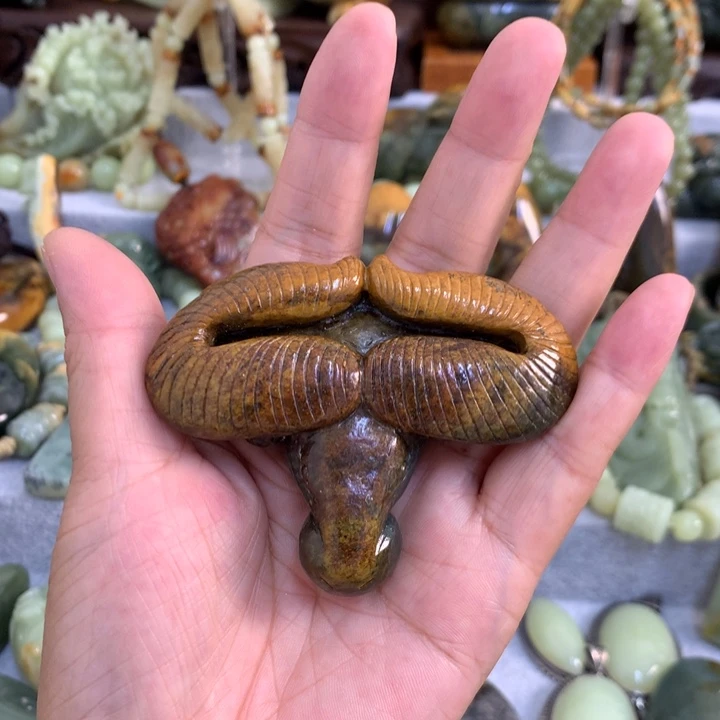 未镶嵌岫岩河磨玉（透闪石质玉）把件