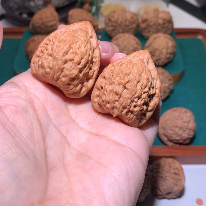 文玩核桃把件蛇王一抹红