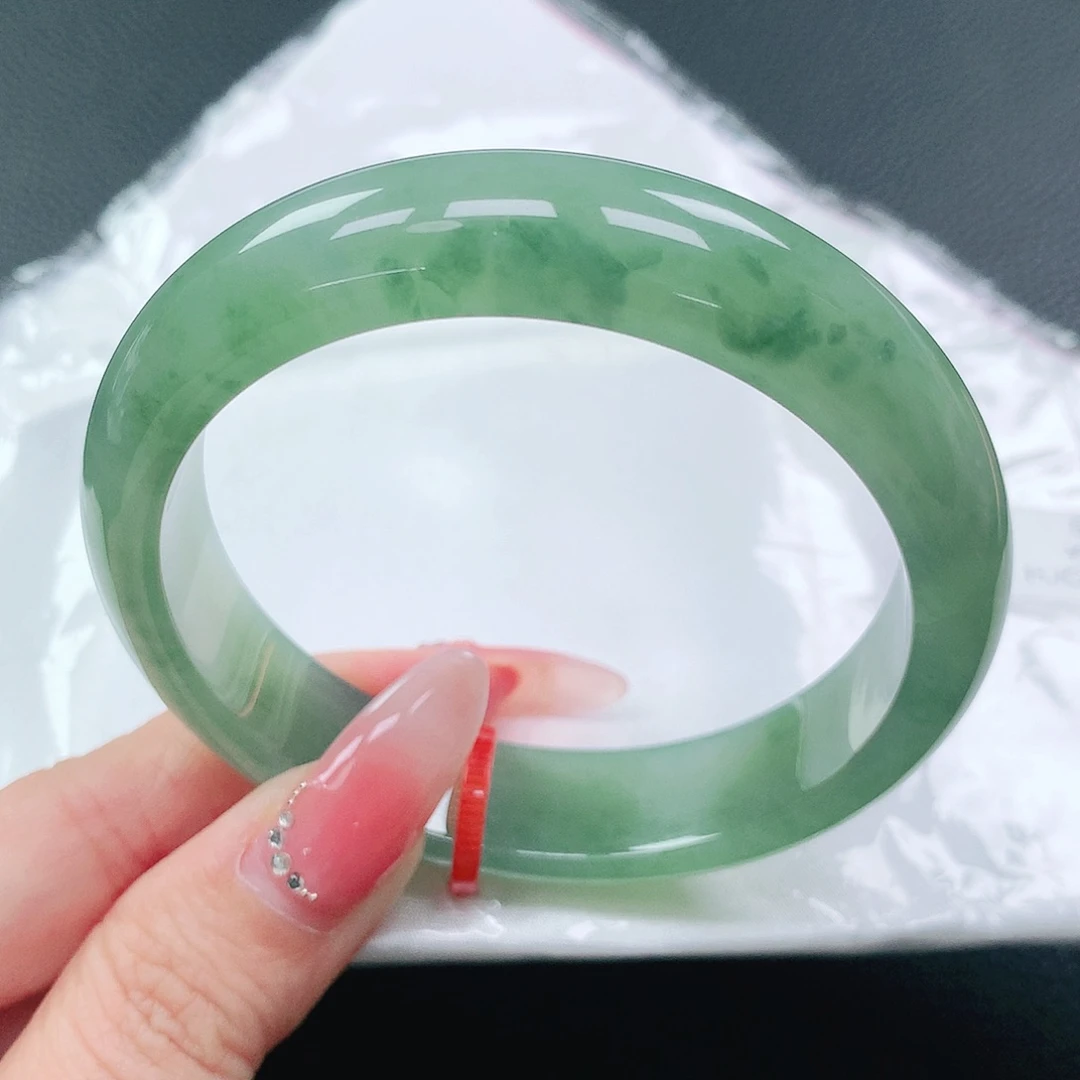 翡翠手镯未镶嵌57圈