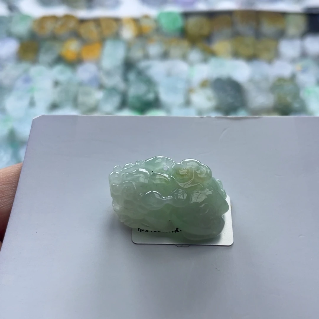 翡翠未镶嵌颈饰貔貅