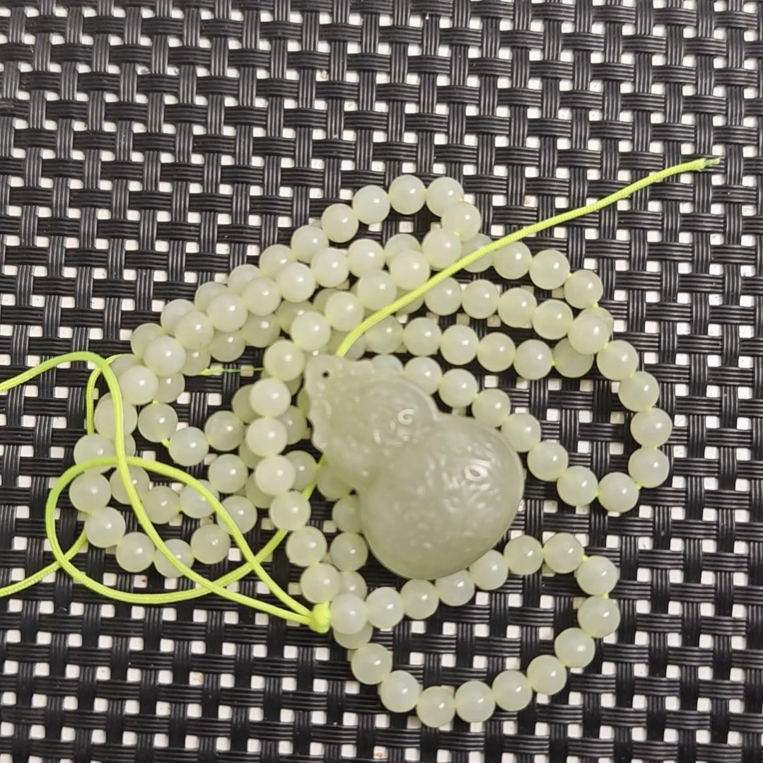 和田玉未镶嵌吊坠(赠链)