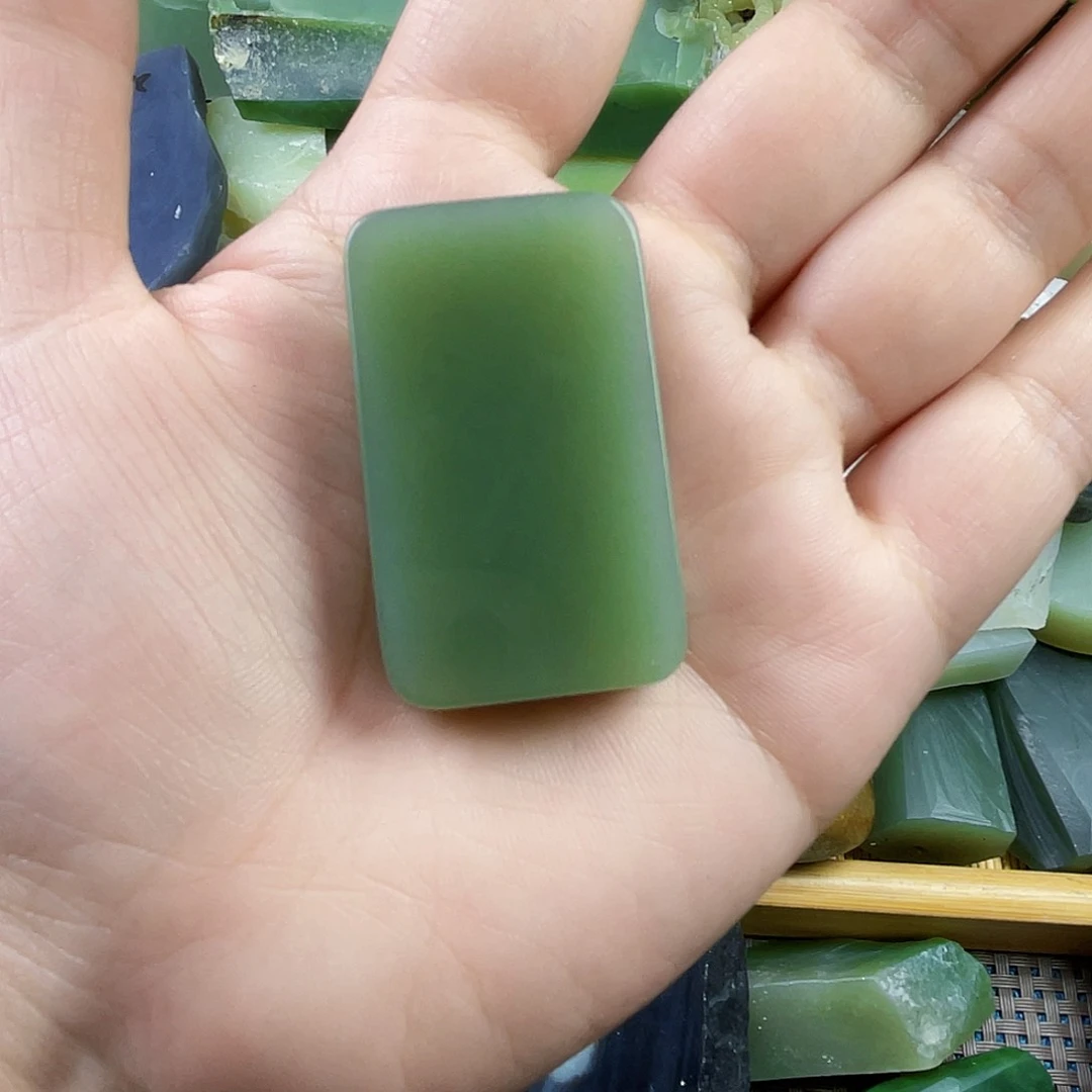 和田玉未镶嵌颈饰槿*