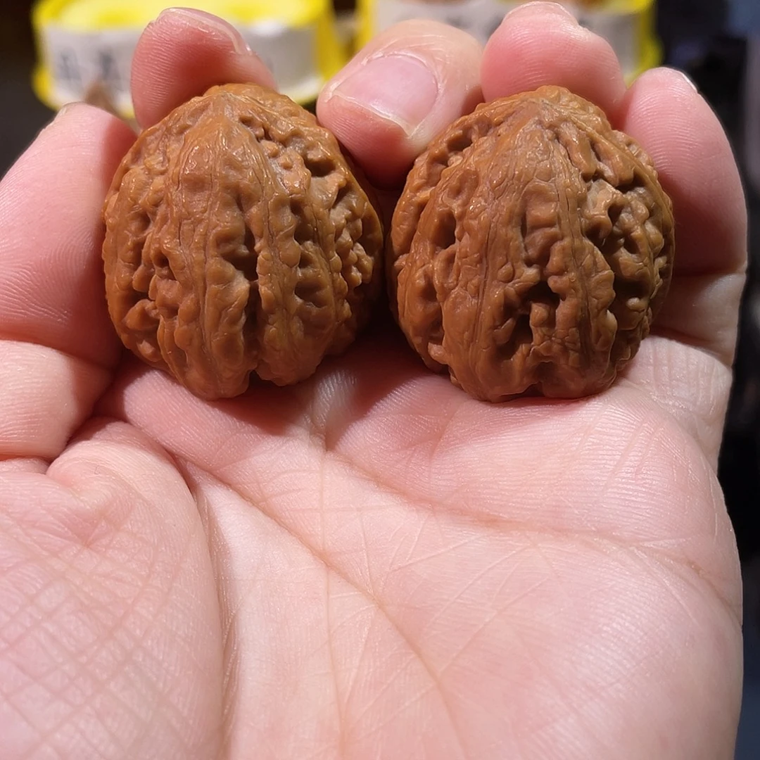 文玩核桃吊坠龙珠