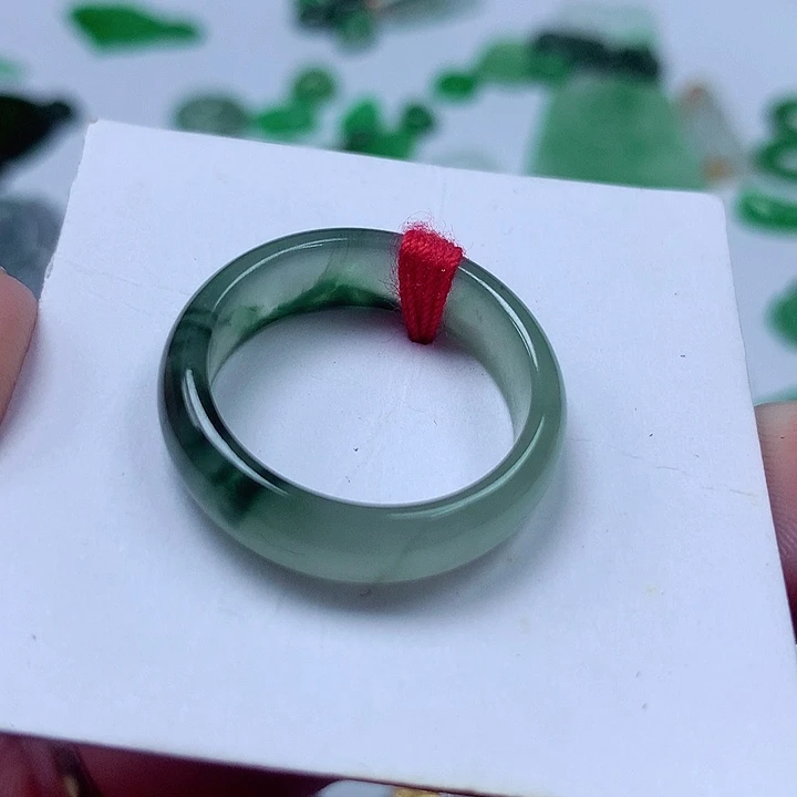 翡翠未镶嵌颈饰指环