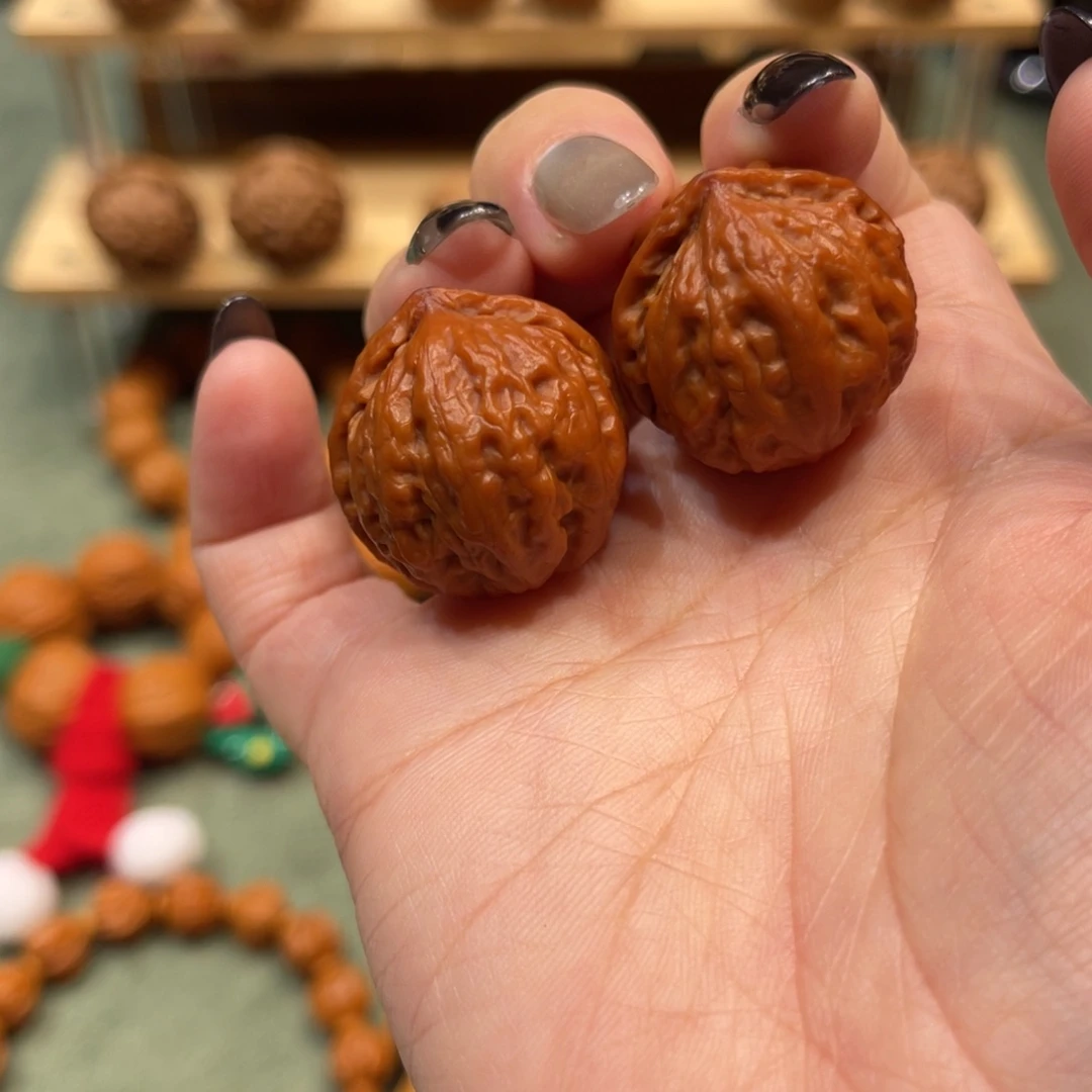 文玩核桃把件梅枝纹八棱