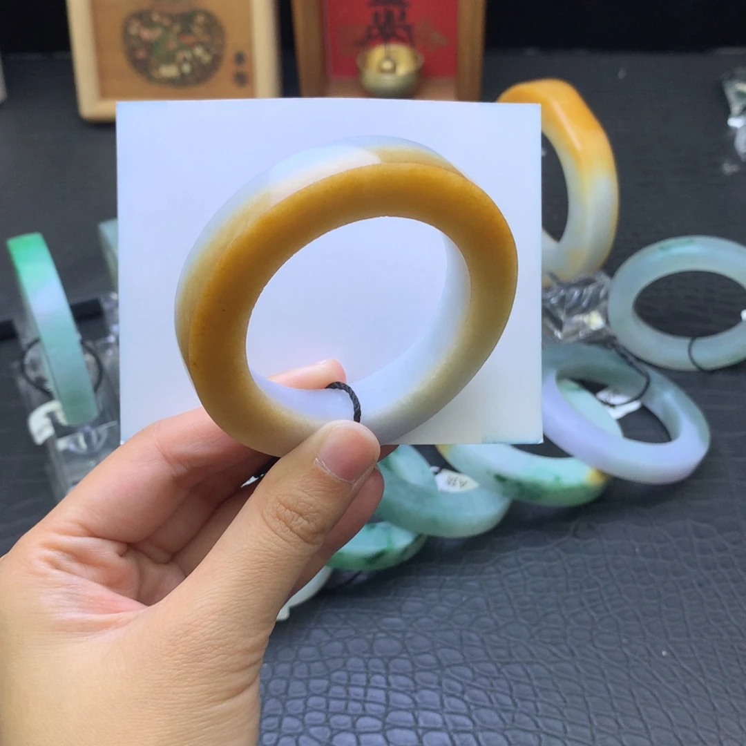 定制翡翠未镶嵌翡翠手镯