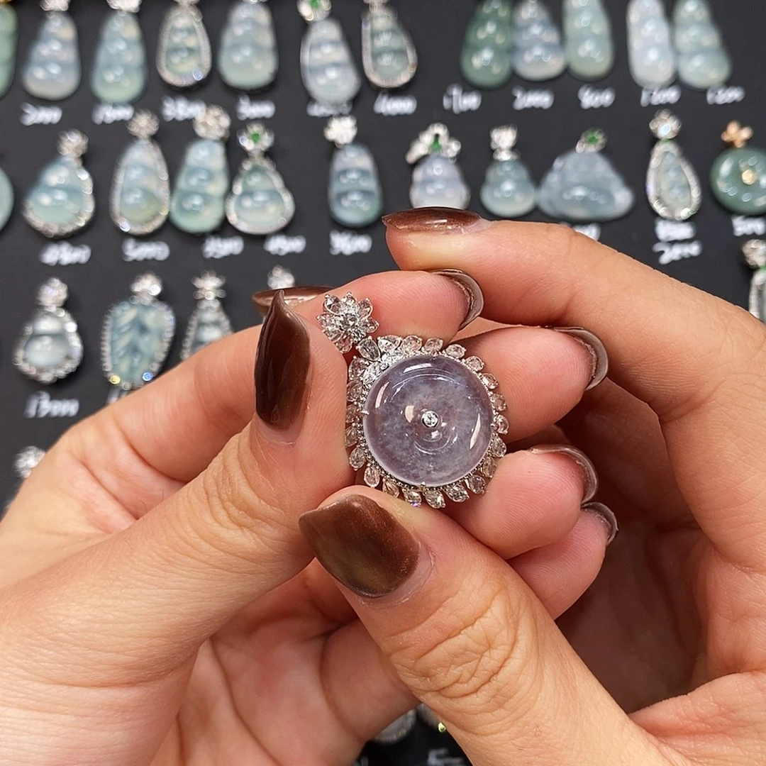 翡翠18K金镶嵌颈饰