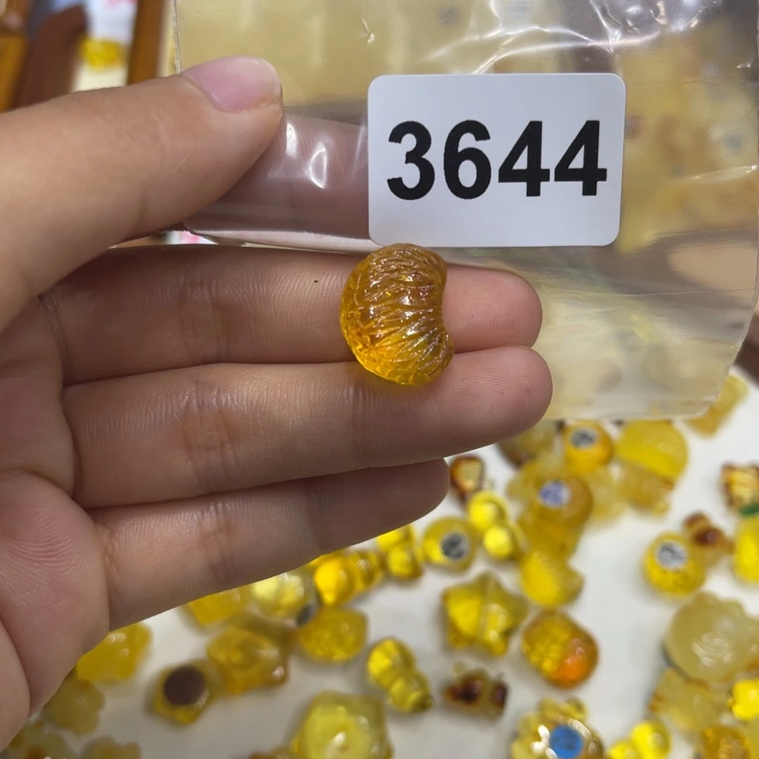 未镶嵌琥珀珠宝奇石