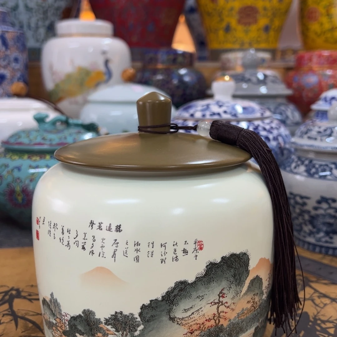 陶瓷家用茶叶罐。