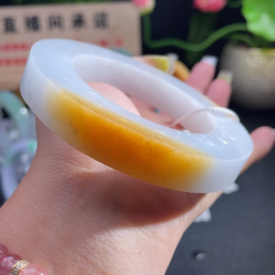 未镶嵌翡翠手镯定制翡翠