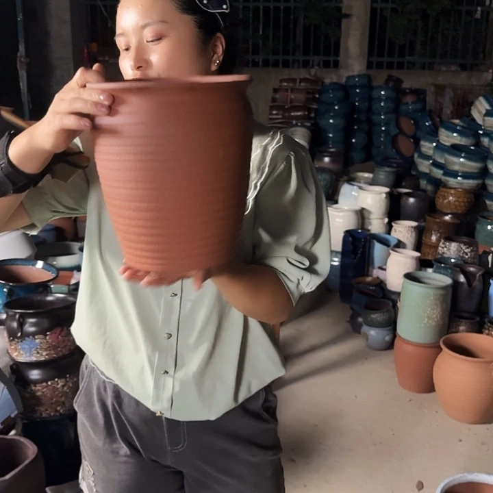 口21高24瑕疵底部烧裂。