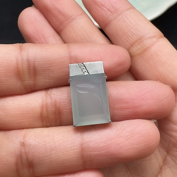 翡翠9K金镶嵌颈饰