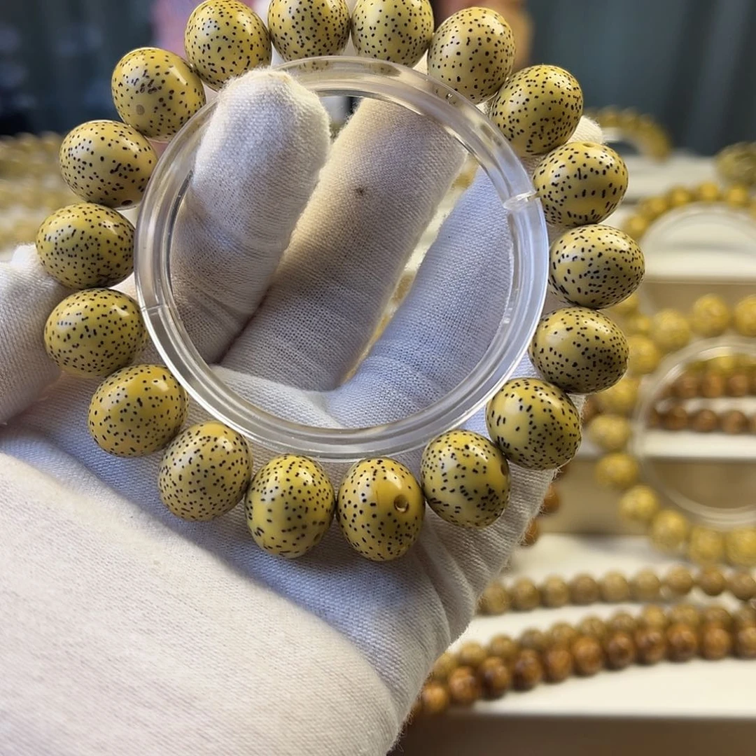 星月菩提吊坠1513鸡油黄细星大苹果